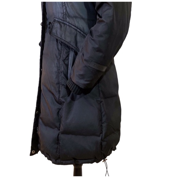 DKNY - Women’s Long Quilted Puffer Coat - Size Medium - Picture 14 of 16
